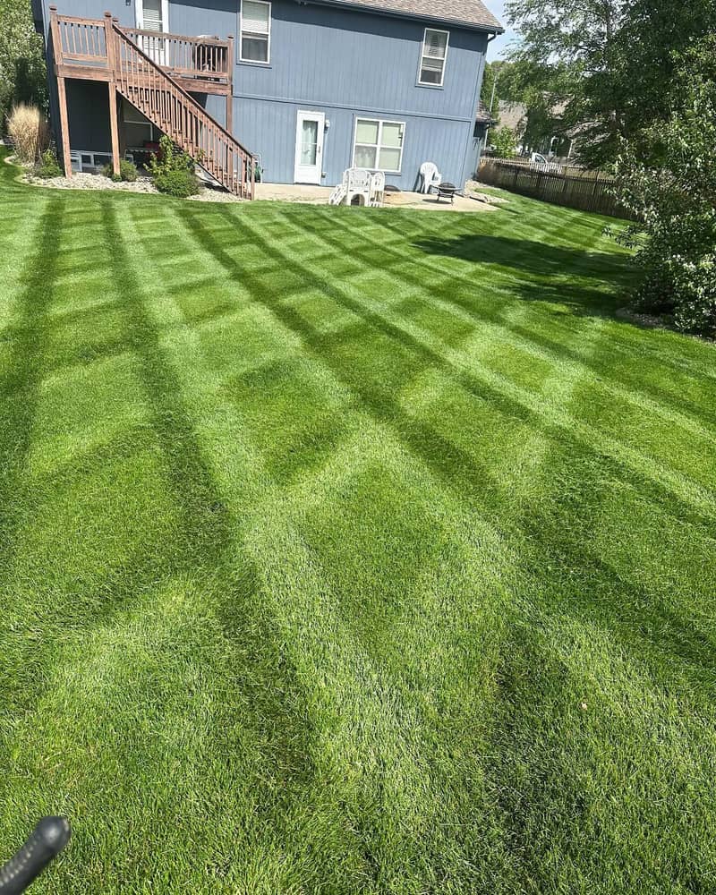 Lawn care services in Claycomo, MO