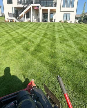 Crosshatch lawn pattern